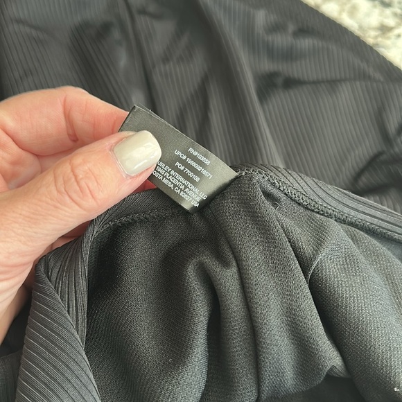 Hurley 1 piece swimsuit NWOT - Picture 7 of 8